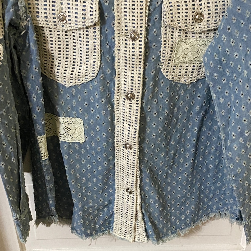 POL Clothing Mixed Media Denim Lace Shacket Blue Cream Distressed 100% Cotton - Picture 3 of 13